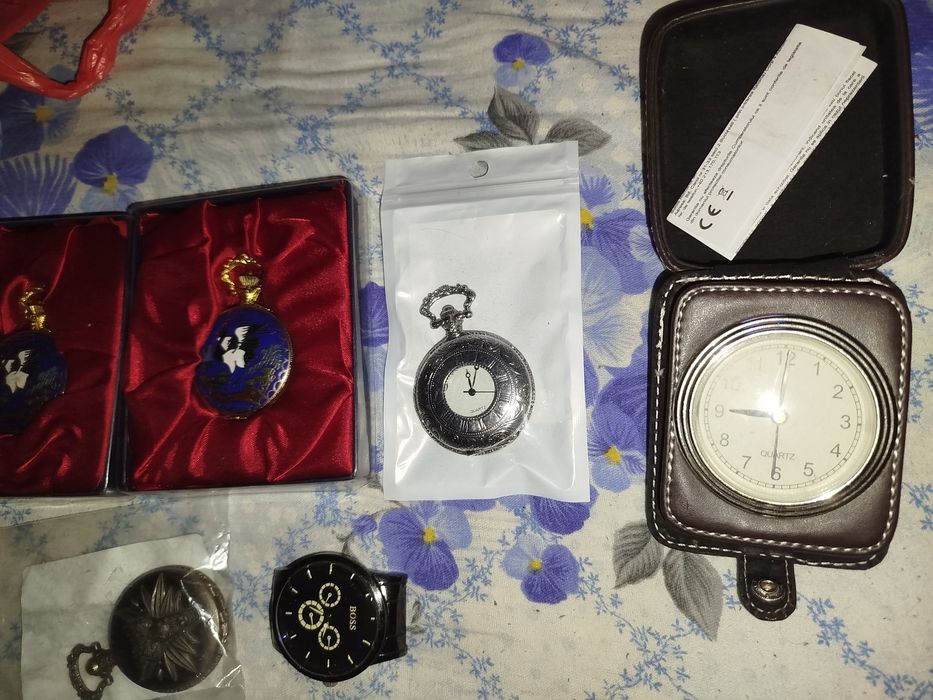 Vând ceasuri buzunar fac  schimb cu monede romanesti