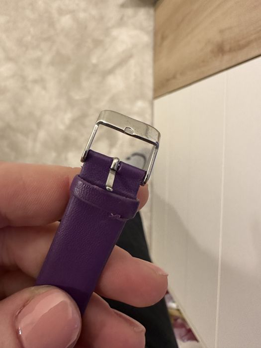 Лилав часовник AVON