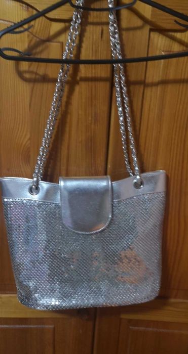 уникална чанта  , сребрист цвят