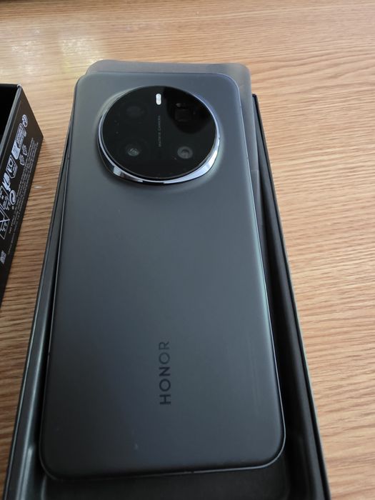 Vand Honor Magic 7 Pro - impecabil ca nou + carcasa carbon