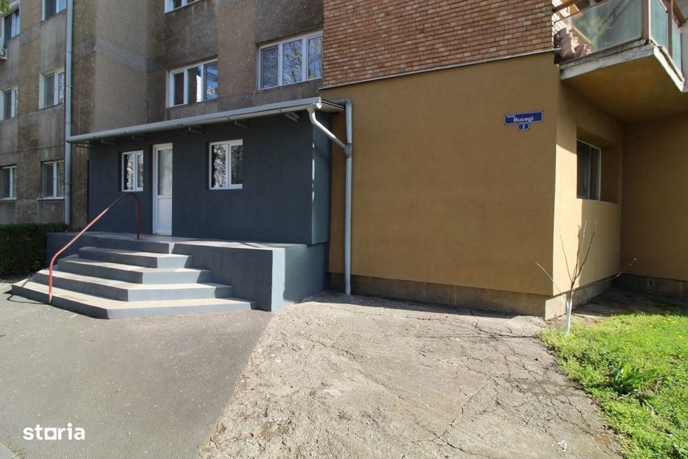 Vând apartament 4 camere în Hunedoara, Micro5/1-Poștă, parter înalt...