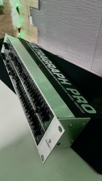 EQ Behringer FBQ3102