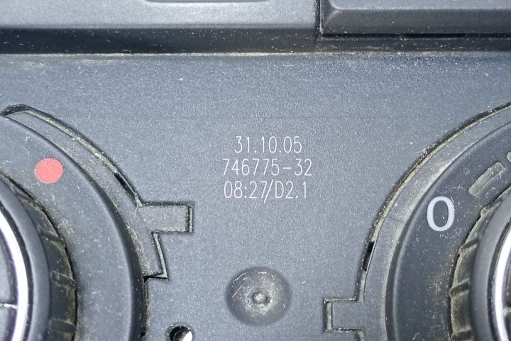 Panou  comanda AC 74677532 Volkswagen VW Passat B6