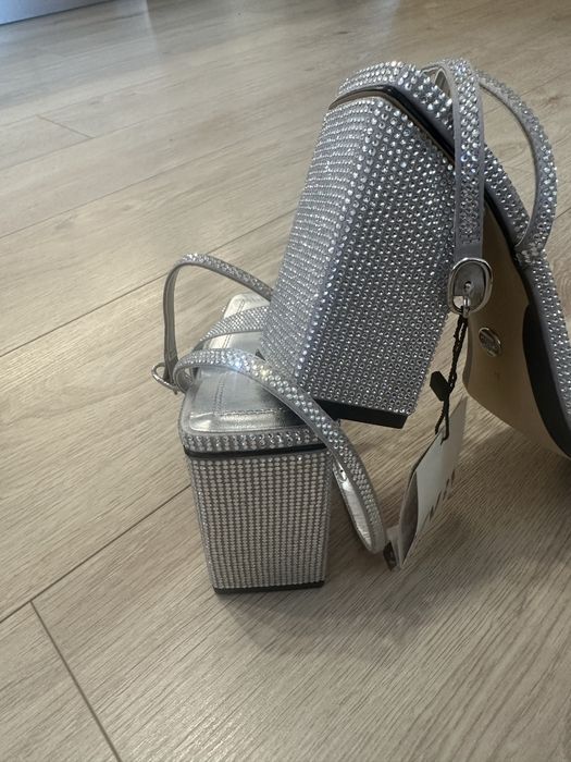 Сандали висок ток ZARA