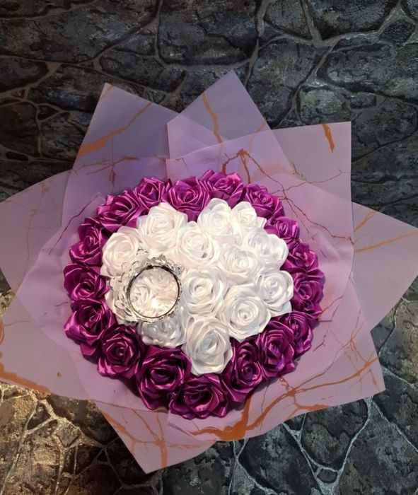Букеты из атласных роз