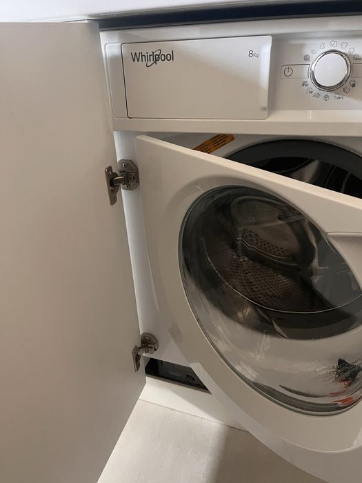 Masina de spalat rufe frontala incorporabila Whirlpool 8 kg, 1400 rpm, al 6-lea Simt, Motor Inverter, Display digital, Alb
