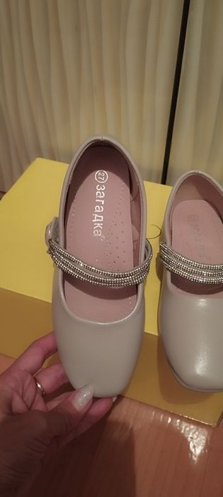 Продам обувь школьную