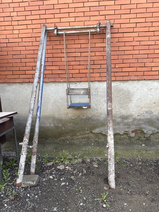 Качели   железные  детские