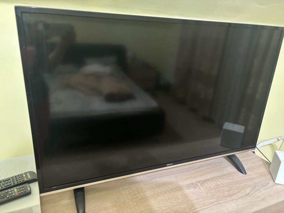 Vând 3 televizoare second hand – funcționale, stare foarte bună