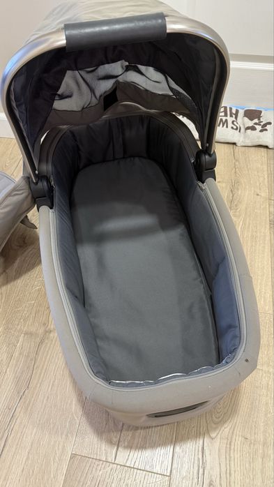 Кош за новородено на mamas and papas