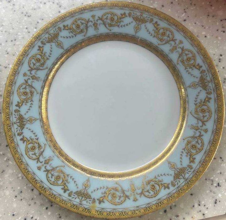 Продаётся сервиз на 12 персон