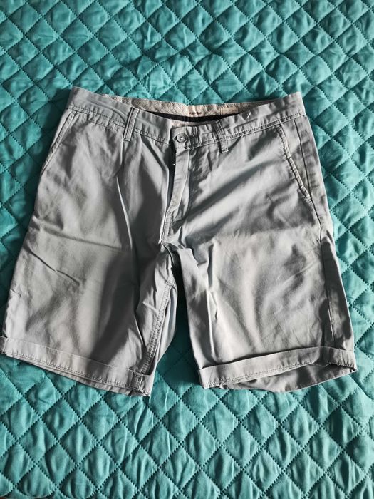 Pantaloni scurți bleu și crem, mărime 30 și 32