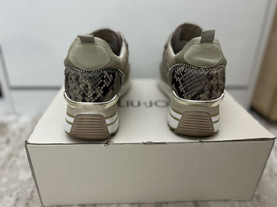 Сникърси  на Liu jo