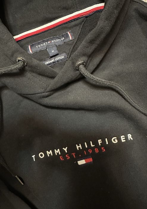 Суитчъри Calvin Klein ; Tommy Hilfiger