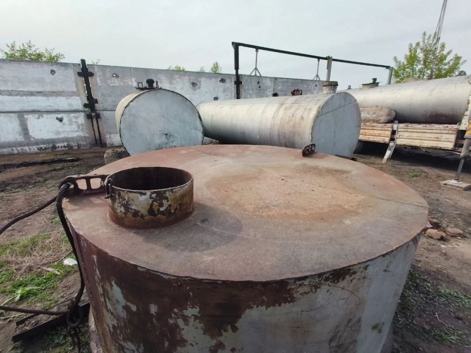 Ёмкосьти бочки металличесские!