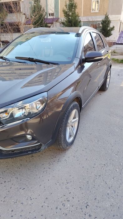 Лада веста крос..