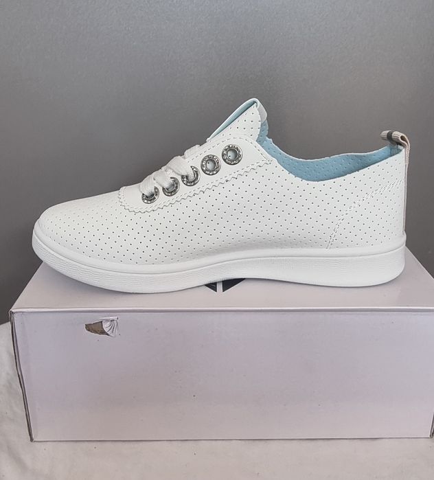 Пролетни дамски маратонки