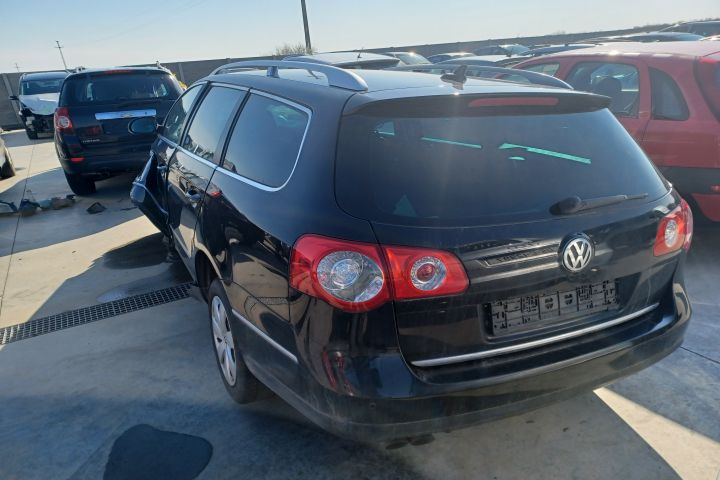 Lampa stop dreapta pe aripa Volkswagen VW Passat B6