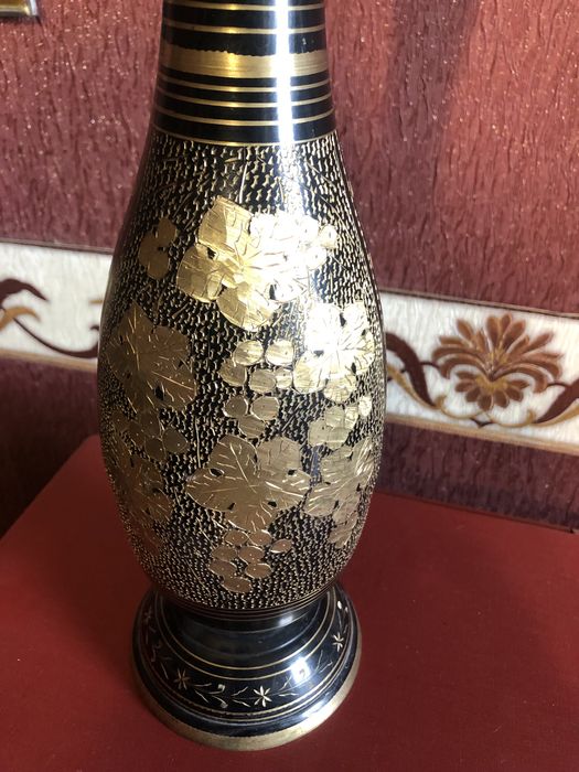 Месингова ваза.Ръчно украсена.