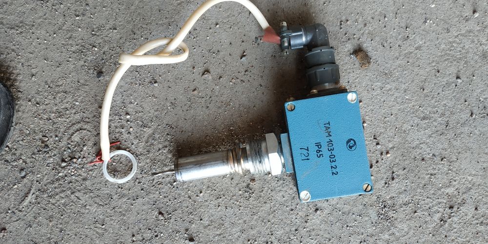 Датчик реле температуры и манометр ссср