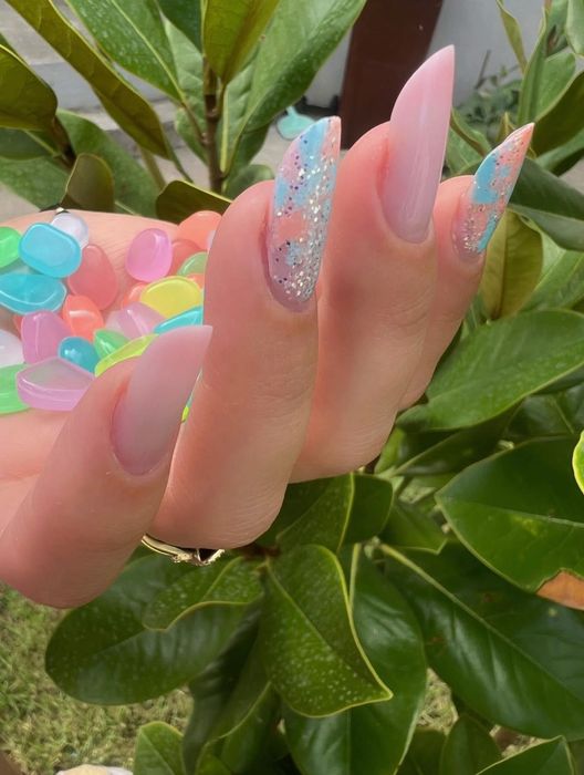 Ofer servicii manichiură/pedichiura