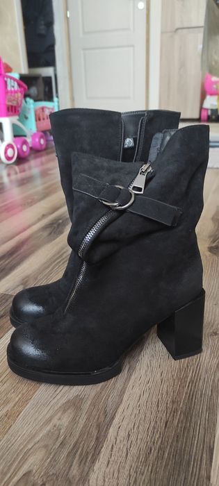 Дамски боти на ток