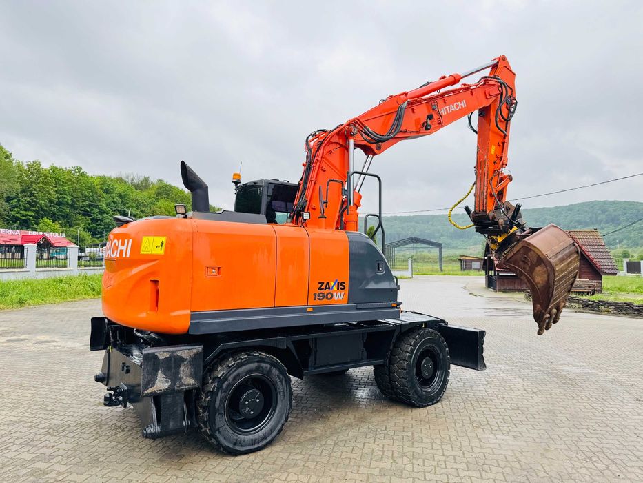 Excavator pe roti Hitachi ZX 190 W, an 2016, 20 tone, lama + cale, TOP