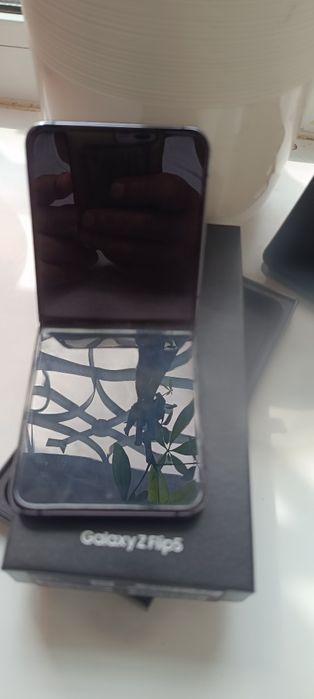 Смартфон Samsung Galaxy z flip 5.