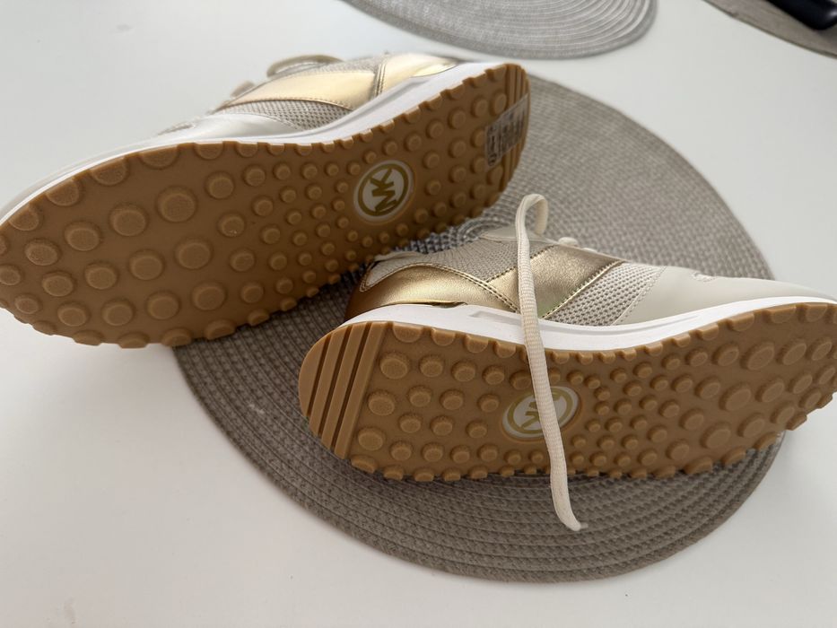 Vand adidasii noii