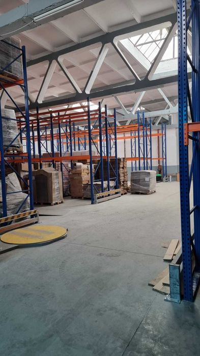 Vând rafturi metalice industriale pentru paleți - stare foarte bună!