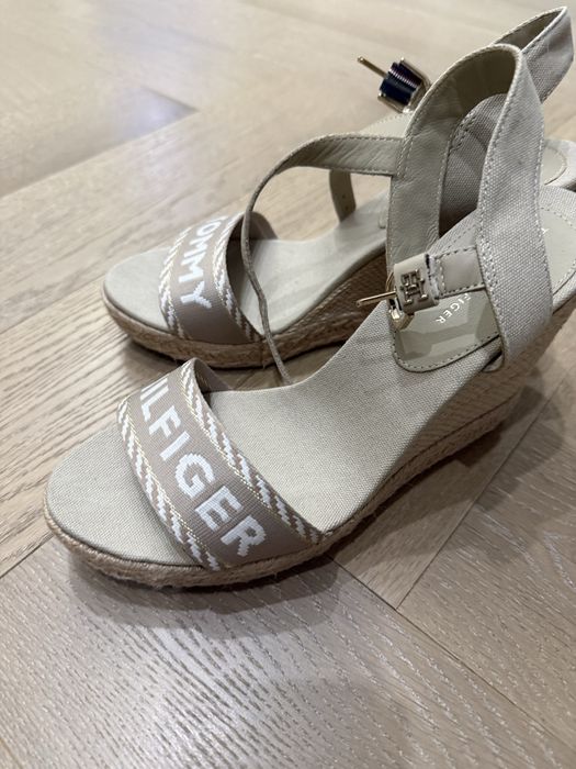 Продаются босоножки Tommy Hilfiger