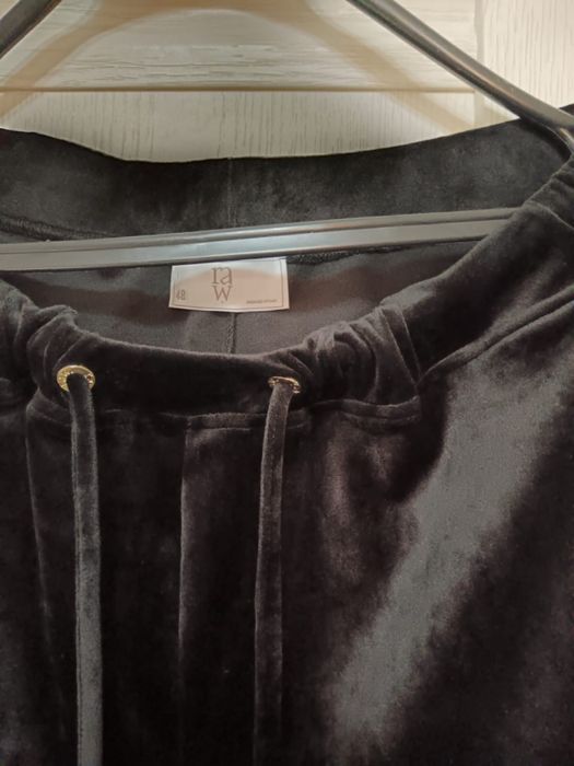 Продается костюм спортивный