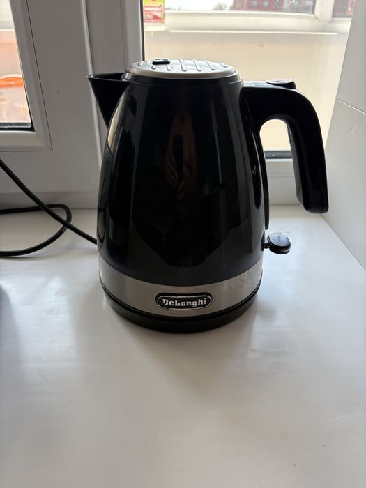 Чайник Delonghi и тостер