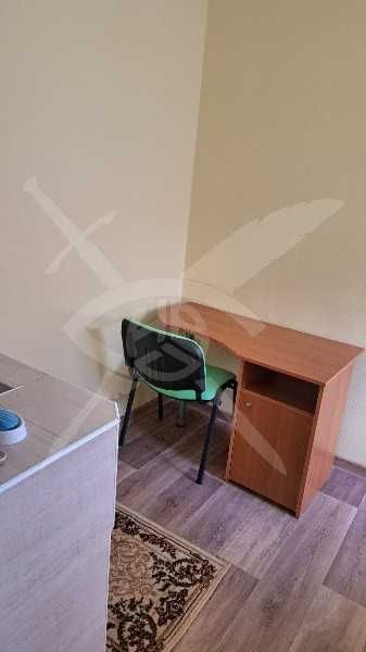 Дава се под наем етаж от къща в Център!  11690581