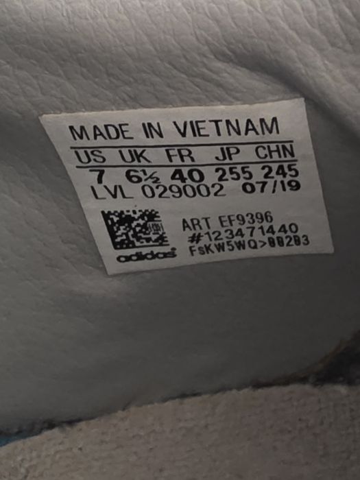 Продавам маратонки Adidas Оригинал