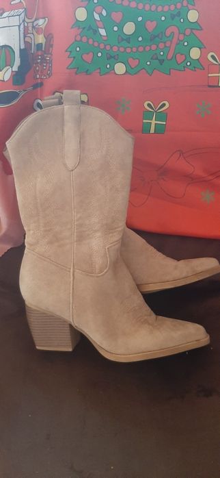 Отлични актуални ботушки