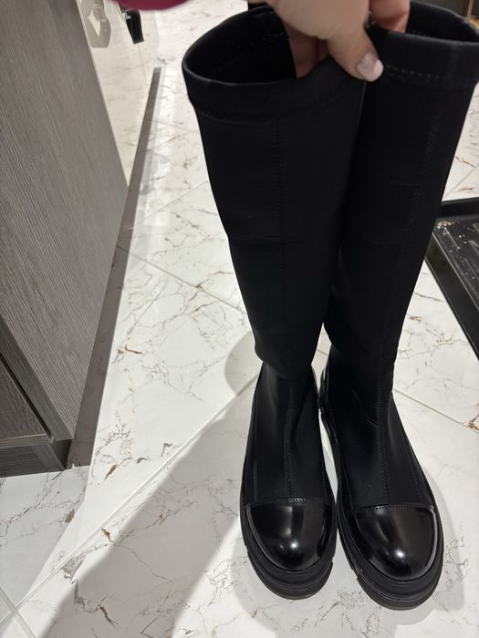 Високи  ботушиии