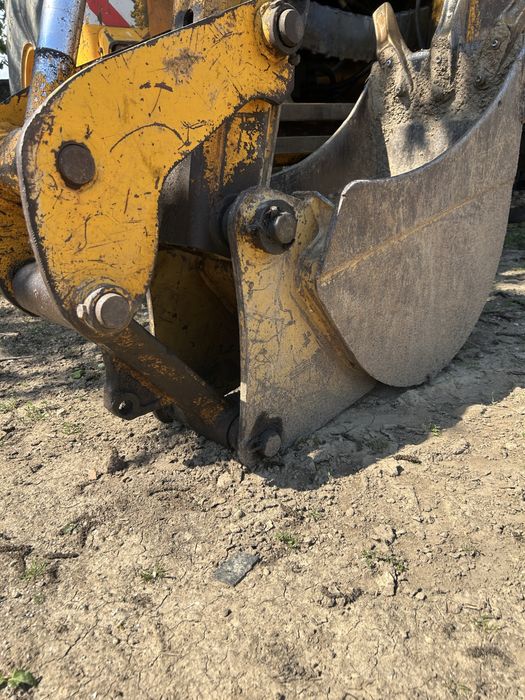 Cupa 45 caterpillar schimb cu jcb