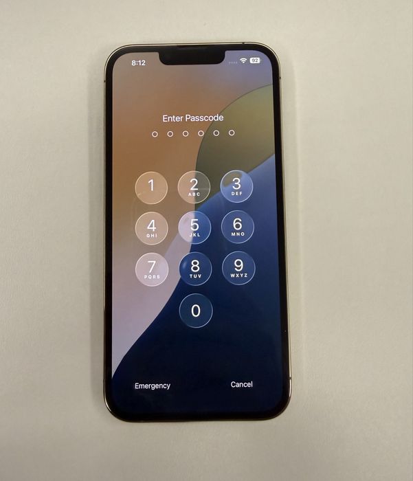 Iphone 13 Pro Gold в безупречно състояние и подаръци