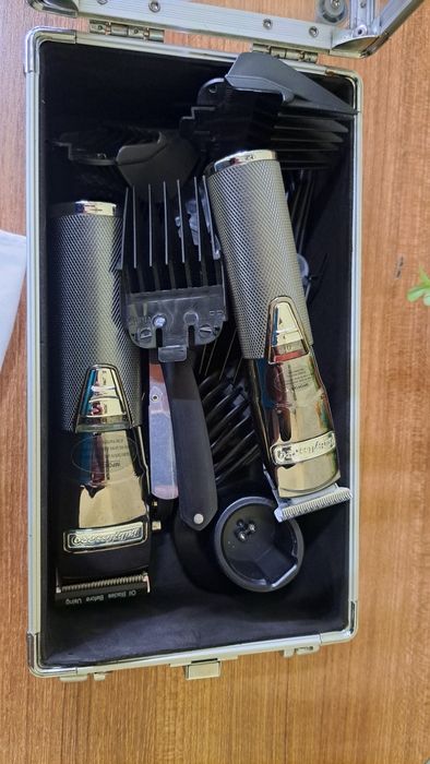 Vând mașini de tuns Babyliss