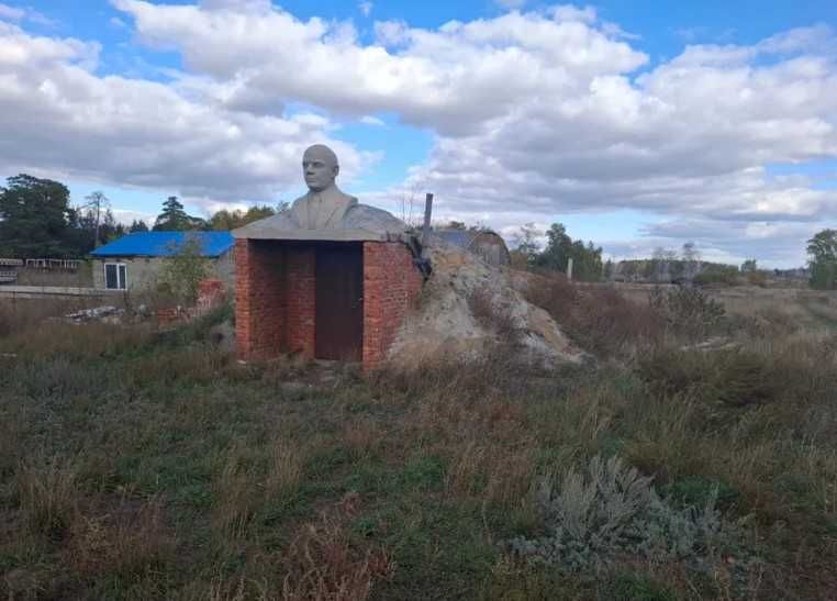 Жилой дом с ангаром