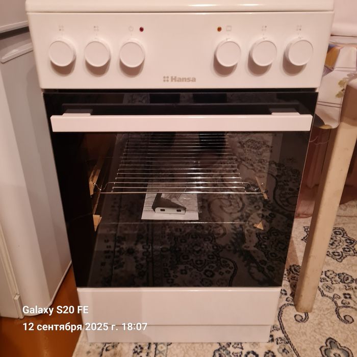 Продам  кухонную плиту HANSA