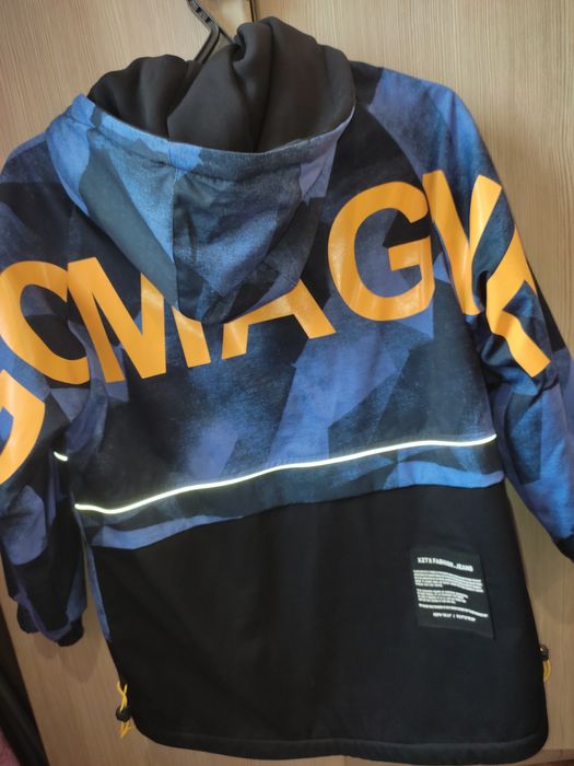 Продается двухсторонняя куртка на мальчика