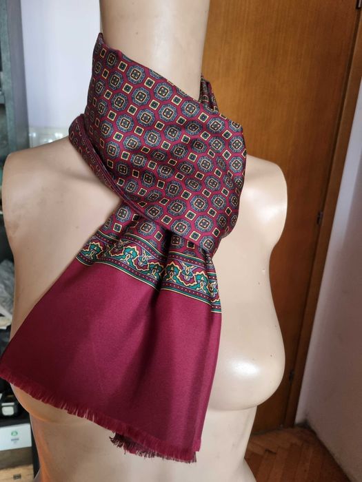 Елегантен шал коприна и вълна