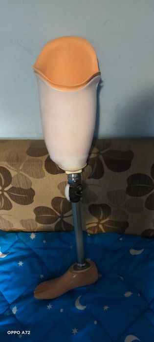 Vand proteza, noua picior drept