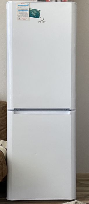 Продам холодильник Indesit