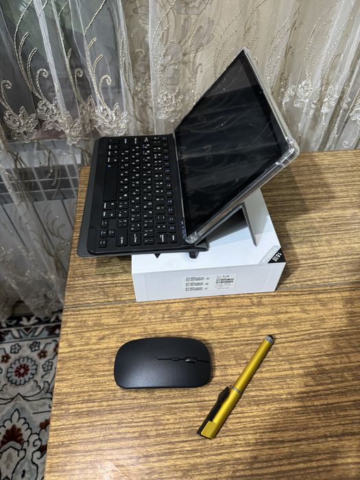 Планшет G2000 серого цвета