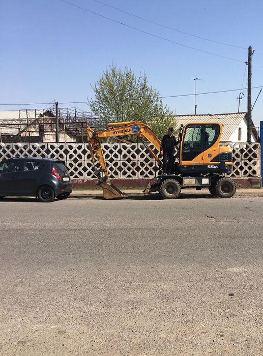 Оказываем Услуги на экскаваторе колёсном. Оплата любая