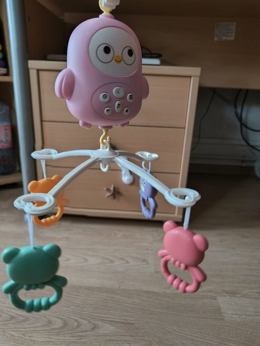 Carusel   Carusel muzical pentru pătuț bebe – model pinguin roz