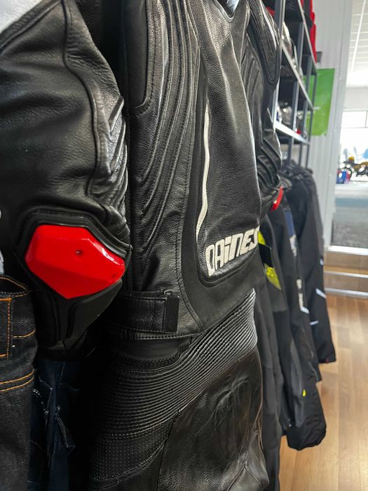 Кожен мото екип DAINESE /ARMR Racing,48 S/M ,2 части ,гърбица,протектори